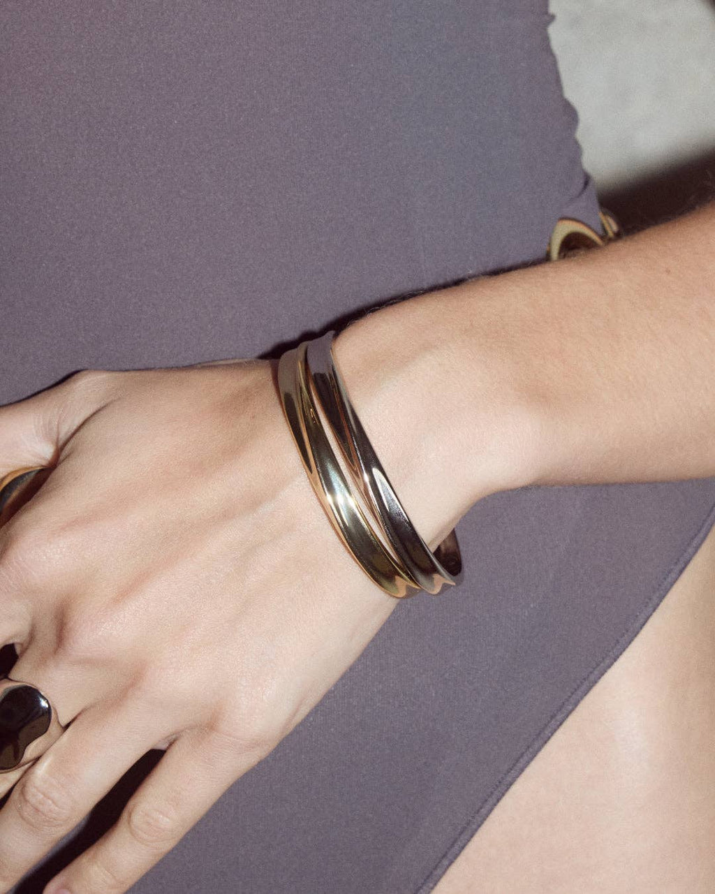 The Élan Twist Bangle